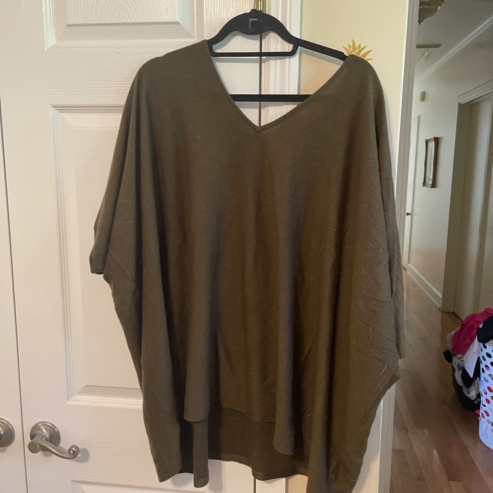 Olive green top / never worn